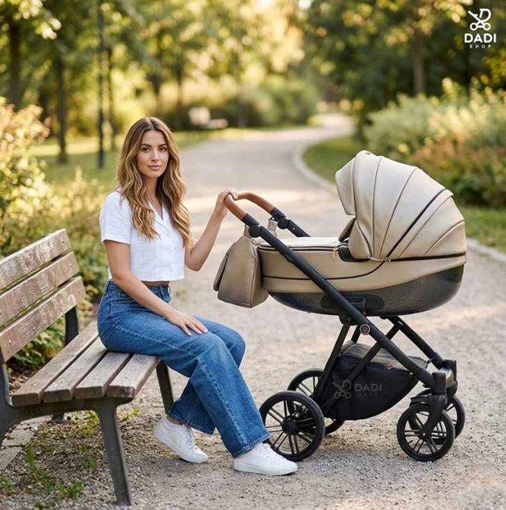 Camarelo Zeo Eco 3w1 w kolorze beżowym – mama siedząca na ławce z wózkiem w parku